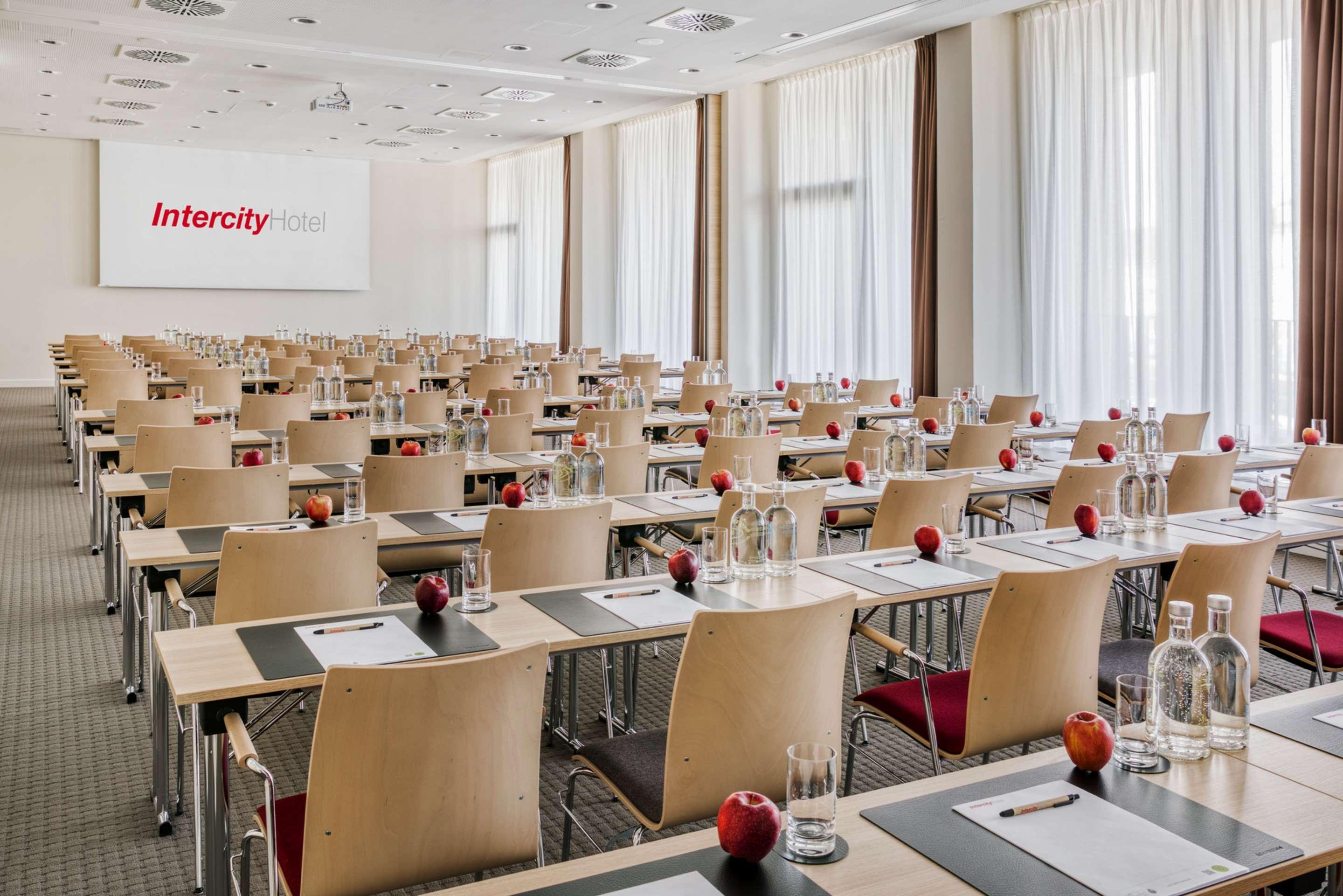 Intercityhotel Hamburg-Barmbek Exterior photo